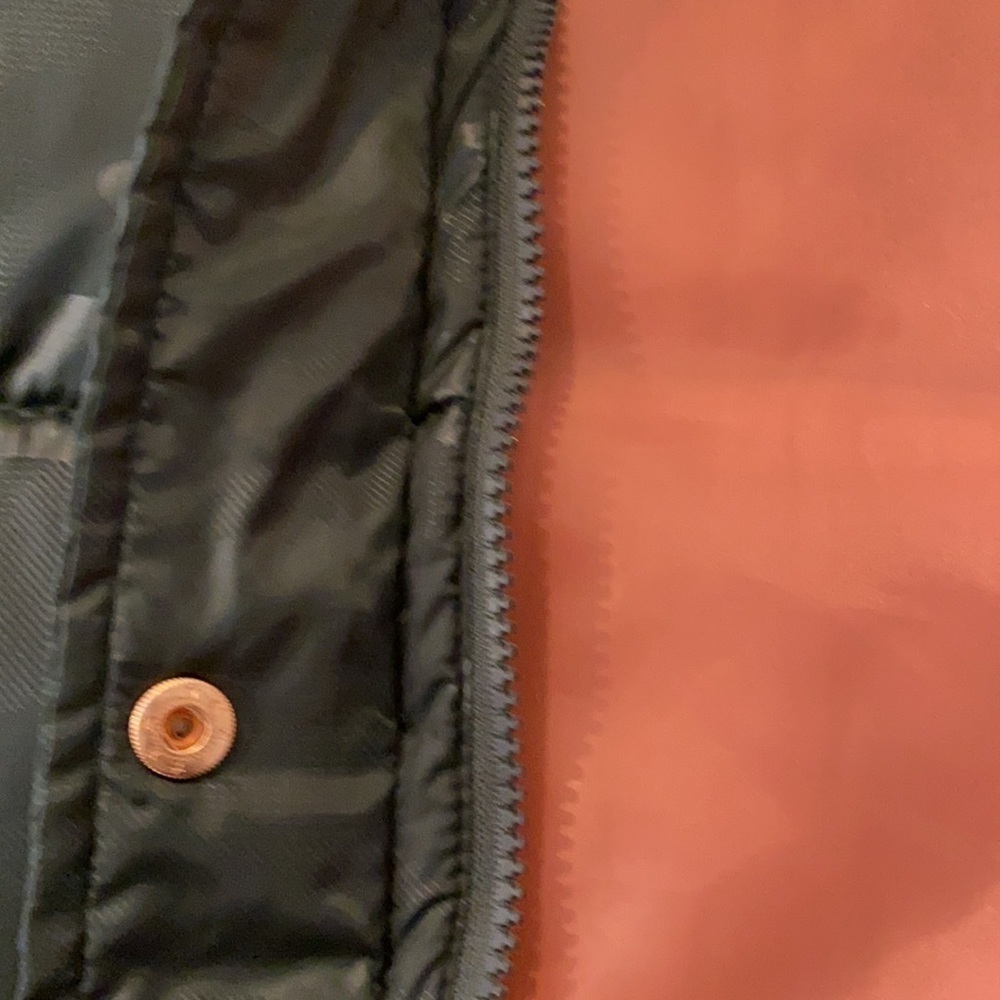 NEW GUESS Leya Camo Puffer Jacket SZ S - Picture 5 of 7